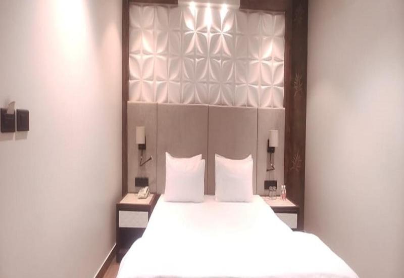 Harilal Hotel Патна Екстериор снимка